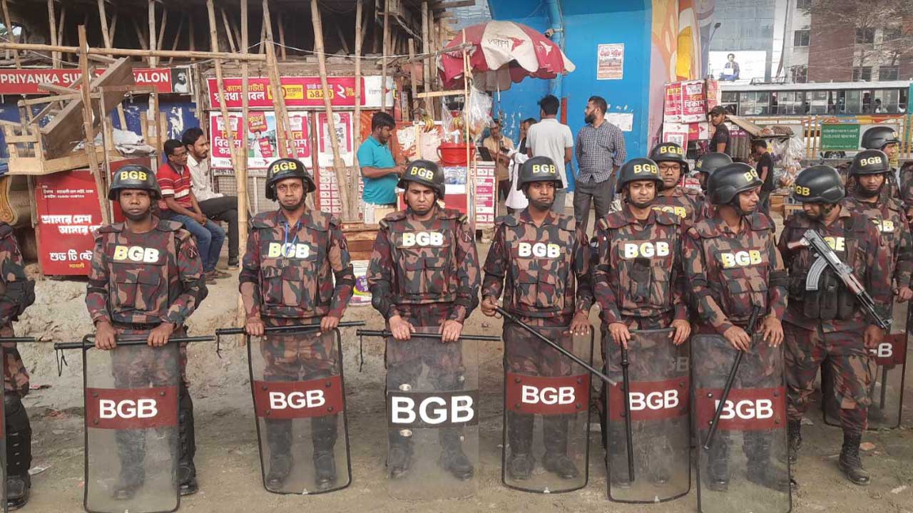 মহাখালীতে ৪ প্লাটুন বিজিবি মোতায়েন